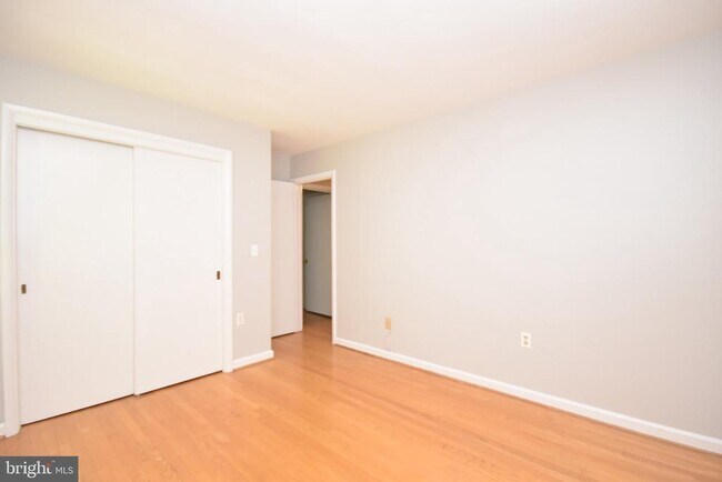 Building Photo - 204 W Locust St