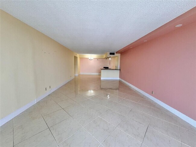 Building Photo - 1370 S Ocean Blvd