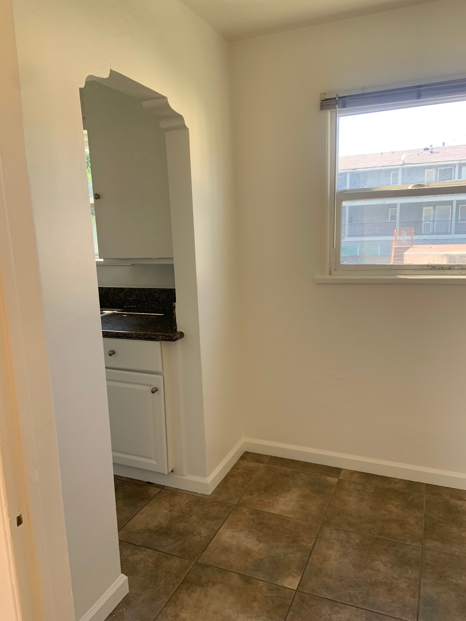 dining area - 105 N Cedar Ave
