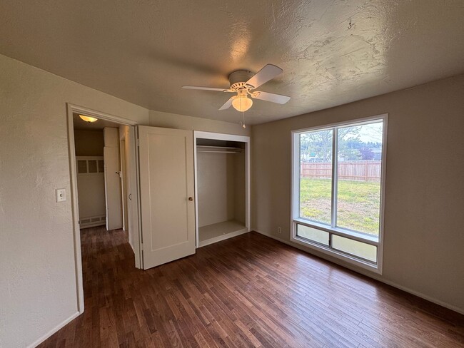 Building Photo - 2 Bedroom Home Located In SE Eugene Neighborhood