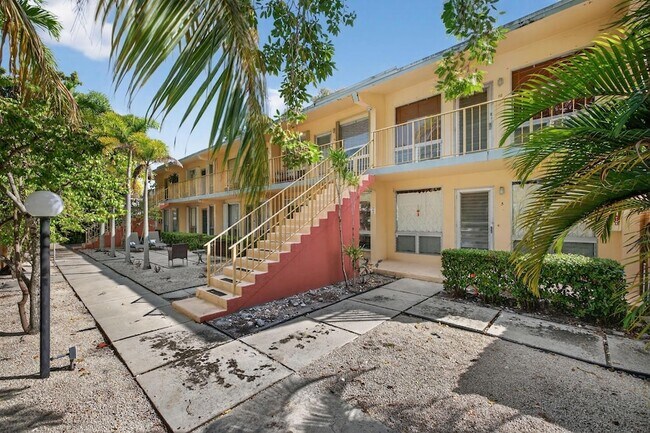 Building Photo - 2624 NE 30th Pl