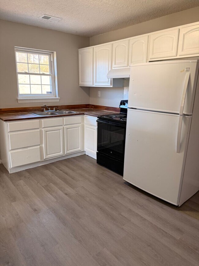 Building Photo - 6313 Talladega Ave