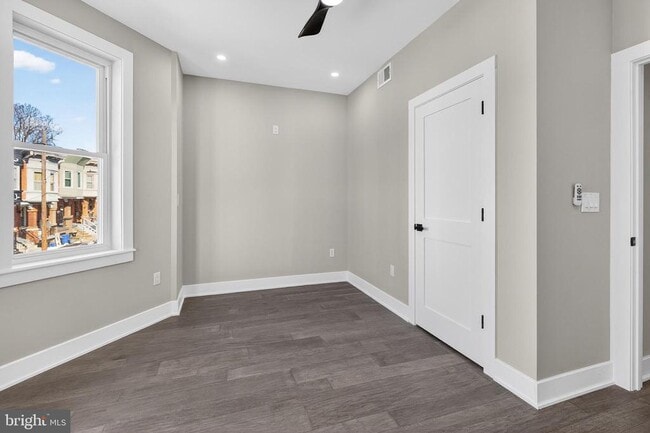 Building Photo - 34 W Sharpnack St