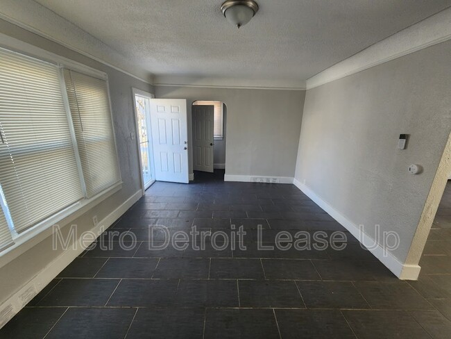 Building Photo - 3651 Buckingham