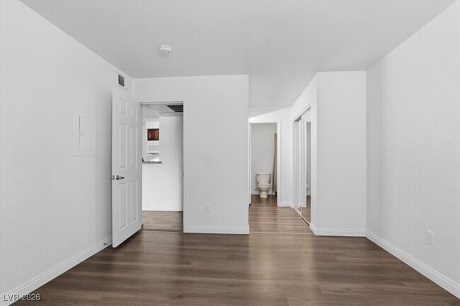 Building Photo - 2606 S Durango Dr