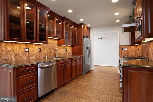 Building Photo - 6716 Tulip Hill Terrace