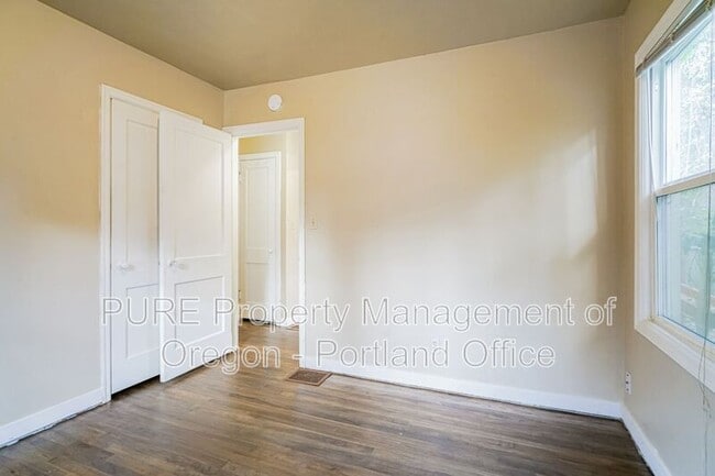 Building Photo - 4007 SW Comus St