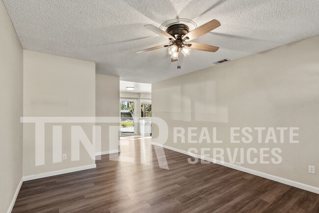 Building Photo - 9024 Leatham Ave