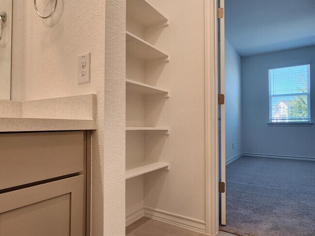 Building Photo - 202 Doodle Ln