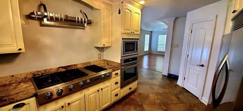 Building Photo - 212 Canulette Rd