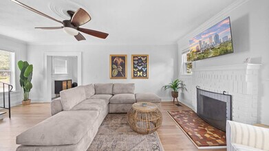 Building Photo - 720 1/2 West Woodlawn Avenue-SI ID1271939P