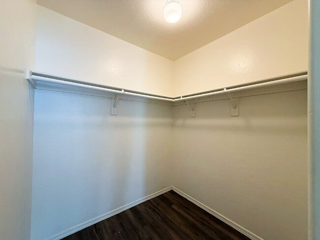 Building Photo - "Spacious 4-Bedroom Townhouse in Prime Phoenix Location – Quiet and Move-in ready!"