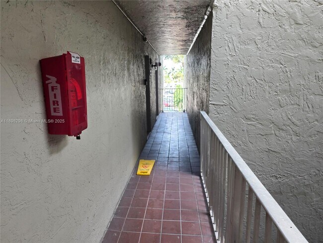 Building Photo - 10000 NW 80th Ct