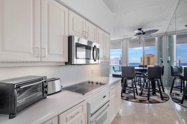 Building Photo - 16400 Collins Ave