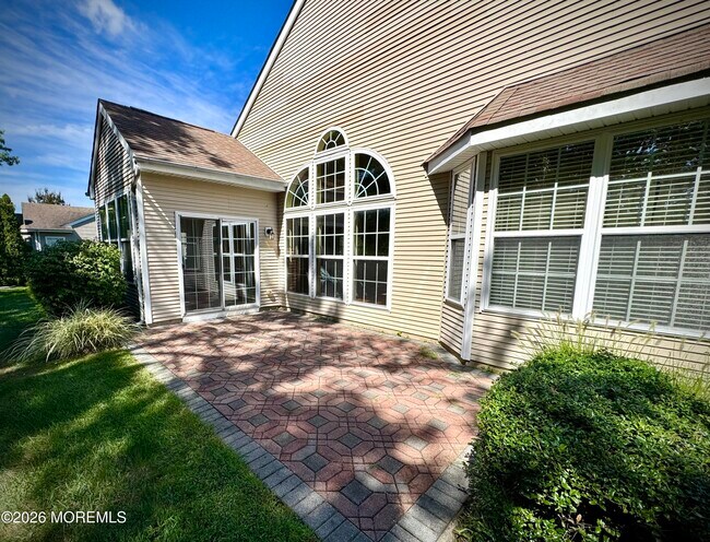 Building Photo - 105 Golf View Dr
