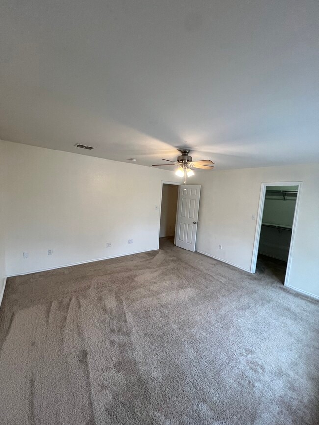 Building Photo - 2701 Clark Dr