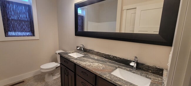 Building Photo - Three Bedroom 2.5 Bath House