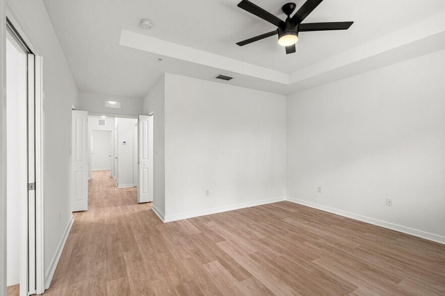 Building Photo - 6296 SE Portofino Cir