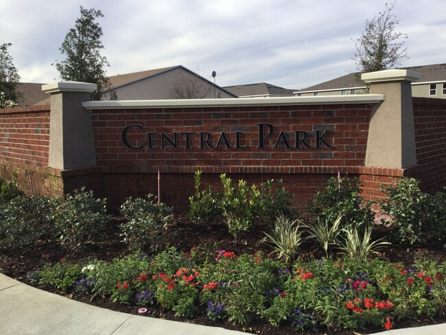 Building Photo - Gated townhouse in Central Park in Oviedo