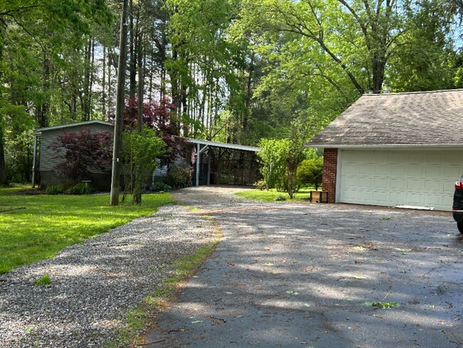 Building Photo - 33 T and E Ln