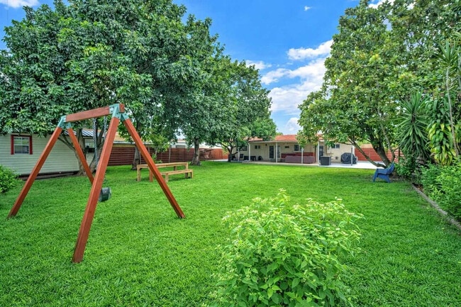 Building Photo - 8225 SW 39th St