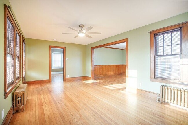 Building Photo - 109 Carver St