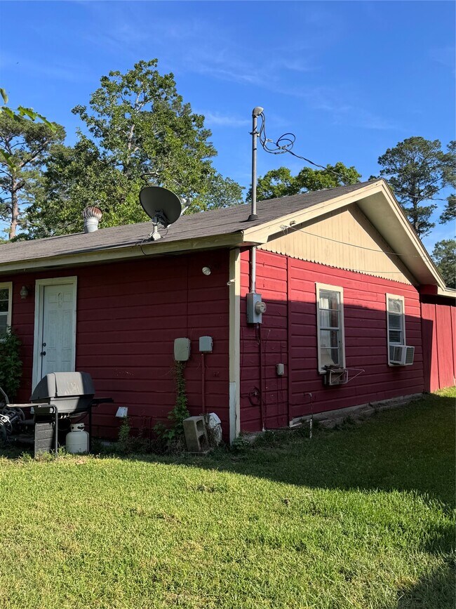 Building Photo - 479 County Rd