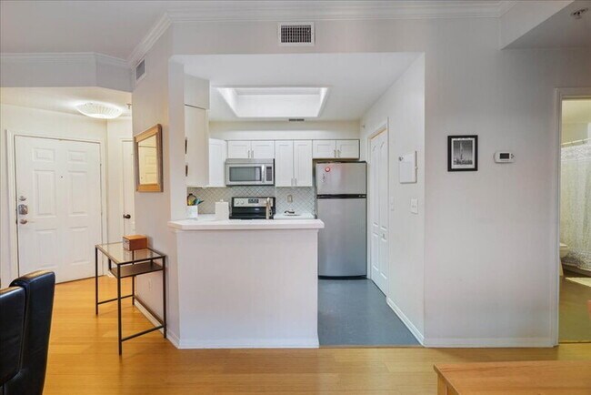 Building Photo - 6000 Shepherd Mountain Cove