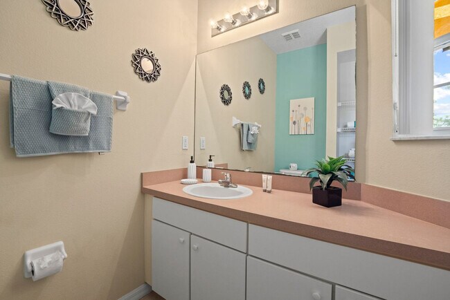 Building Photo - 127 Pompano Beach Dr