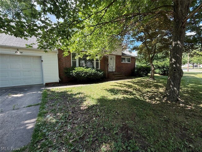 Building Photo - 24113 E Silsby Rd