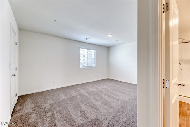 Building Photo - 12740 Feathersong