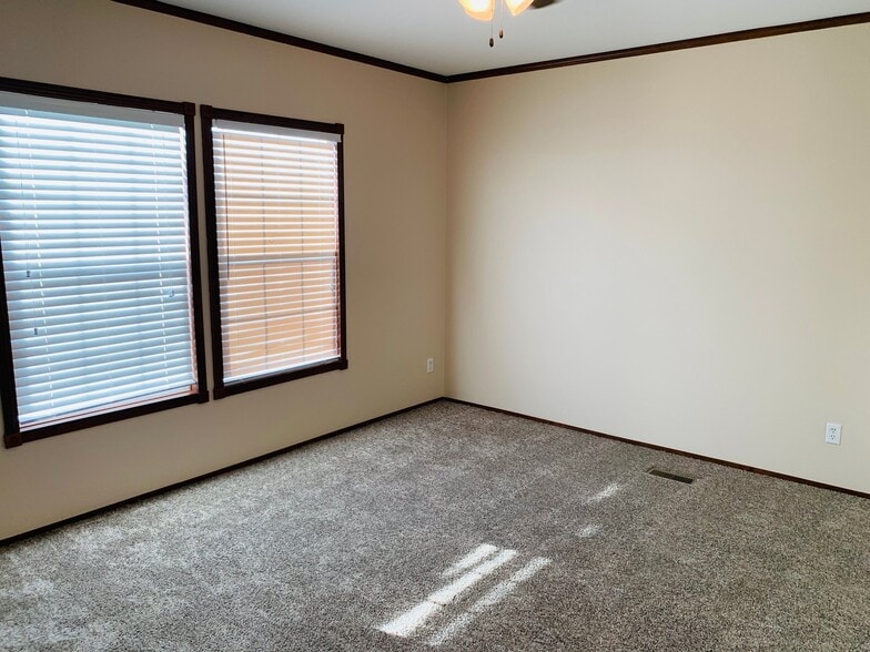 Building Photo - 13021 Dessau Rd
