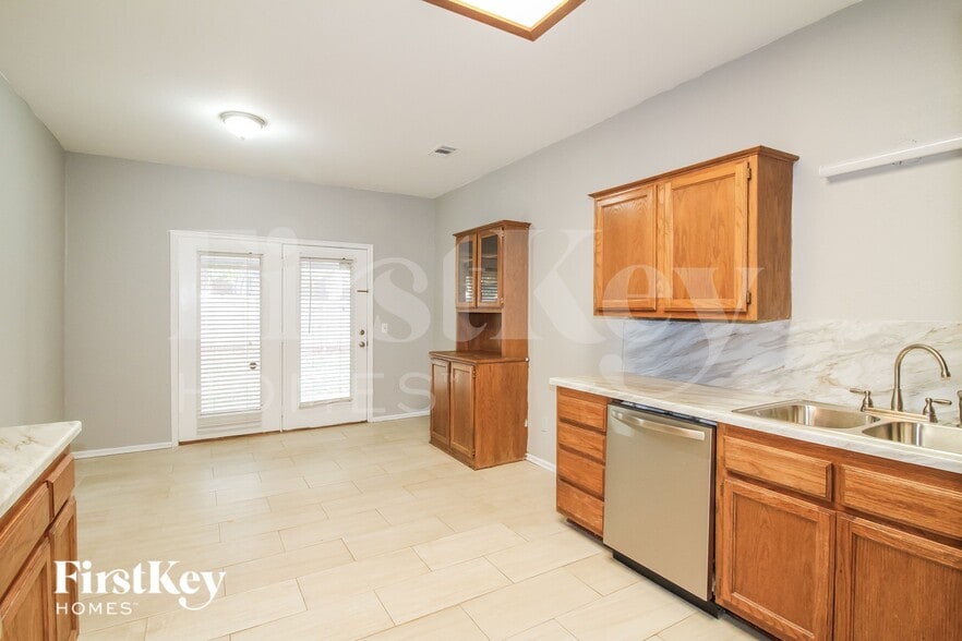 Building Photo - 1812 Foxfire Rd