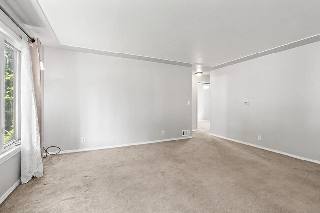 Building Photo - 2112 E 10th Ave