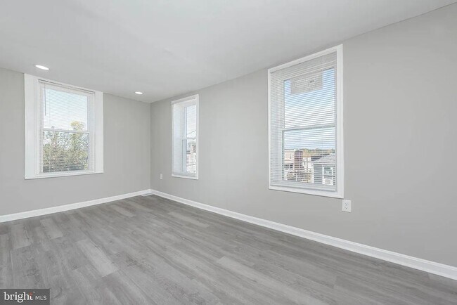 Building Photo - 3300 Ravenwood Ave