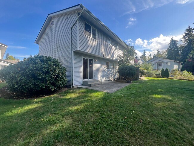 Building Photo - 5612 Seahurst Ave
