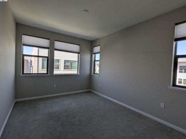 Building Photo - 5840 Virtual Ln