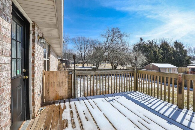 Building Photo - Updated 3-Bed, 2-Bath All-Brick Home for R...