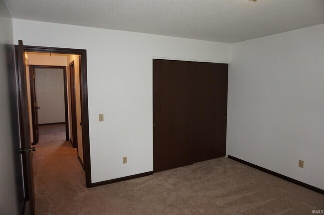 Building Photo - 617 Villa Park Ct
