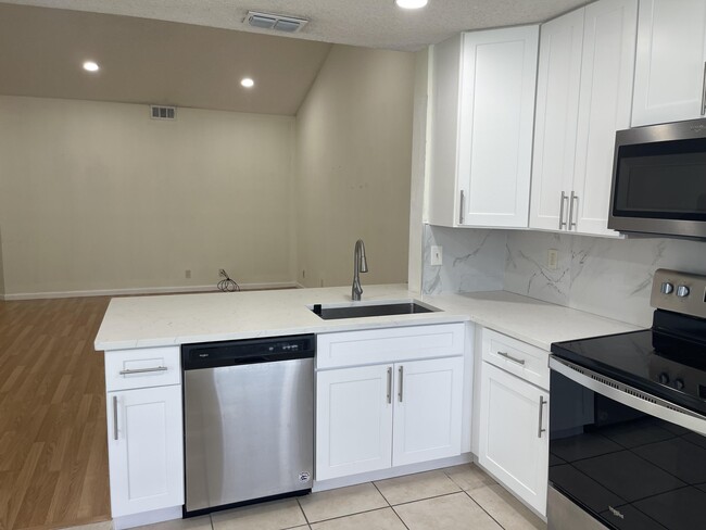 Building Photo - 6508 Via Regina