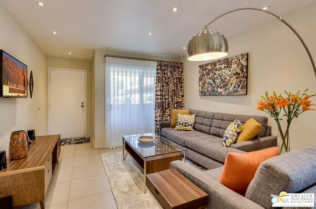 Building Photo - 420 N Villa Ct