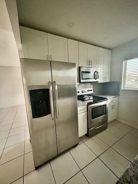 Kitchen - 900 SW 84th Ave