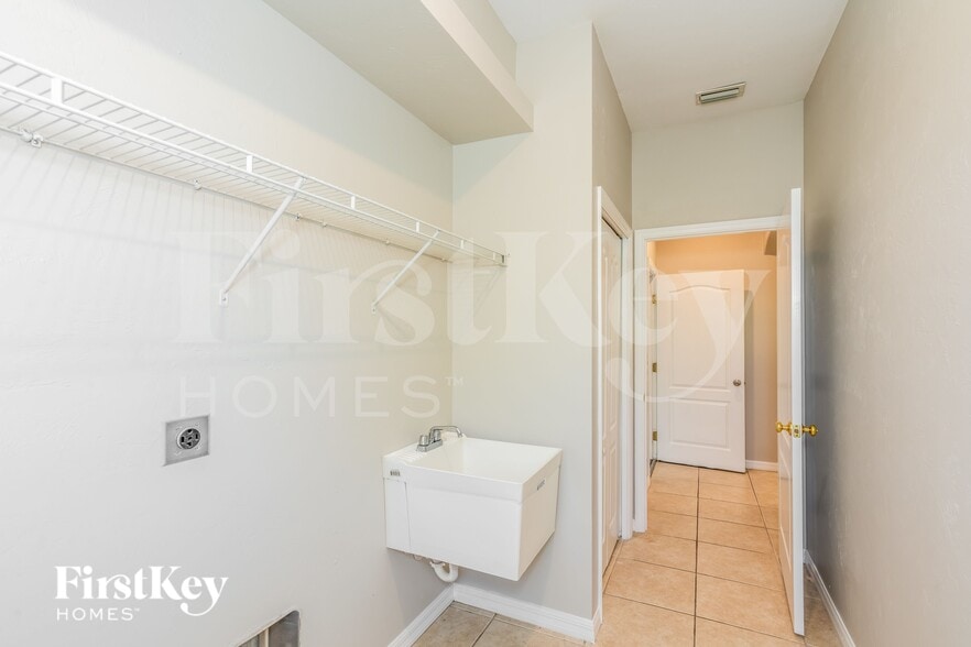 Building Photo - 2081 Nuremberg Blvd