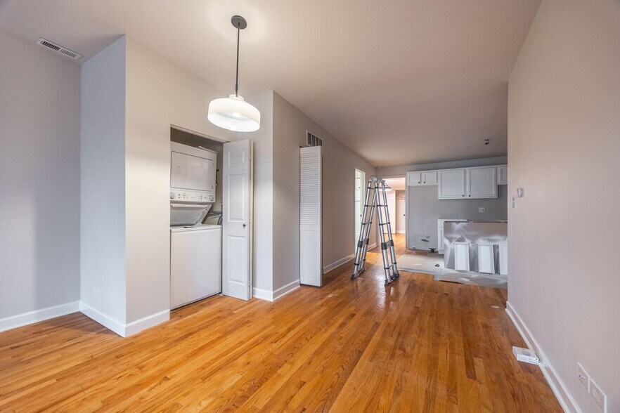 Building Photo - 1540 N Milwaukee Ave