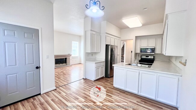 Building Photo - 303 Sutton Cir