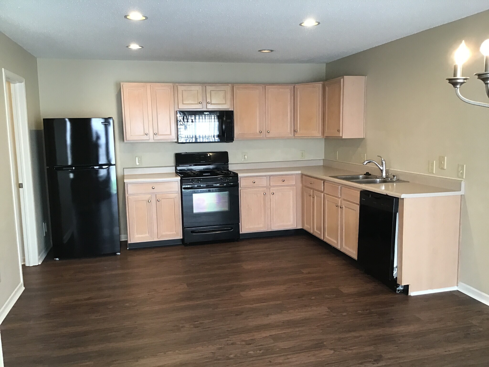 Building Photo - 12645 Republic Dr
