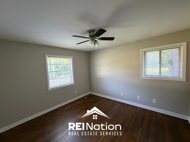 Building Photo - 3BR/2BA Center Point Rental with Hardwood Floors Throughout & Fenced Backyard