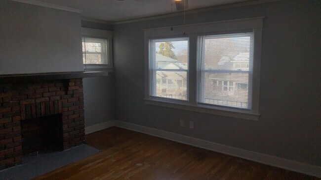 Building Photo - 128.5 Pointview