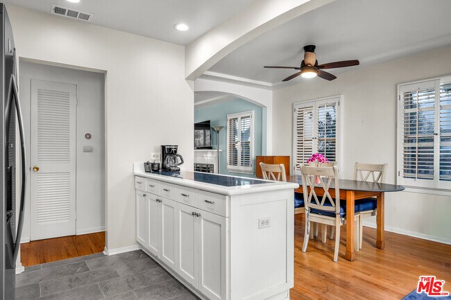 Building Photo - 8207 Stewart Ave