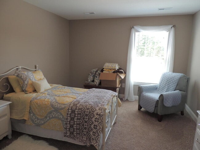 Building Photo - Stunning 3-Bed, 2.5-Bath Home with Hardwood Floors and Fenced Yard in Knoxville